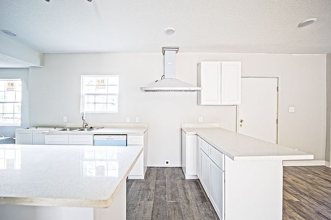 Additional photo 2 of property located at 10434 Burman St