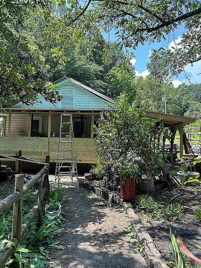 Photo of 1446 Brooks Rd, Sneedville, TN