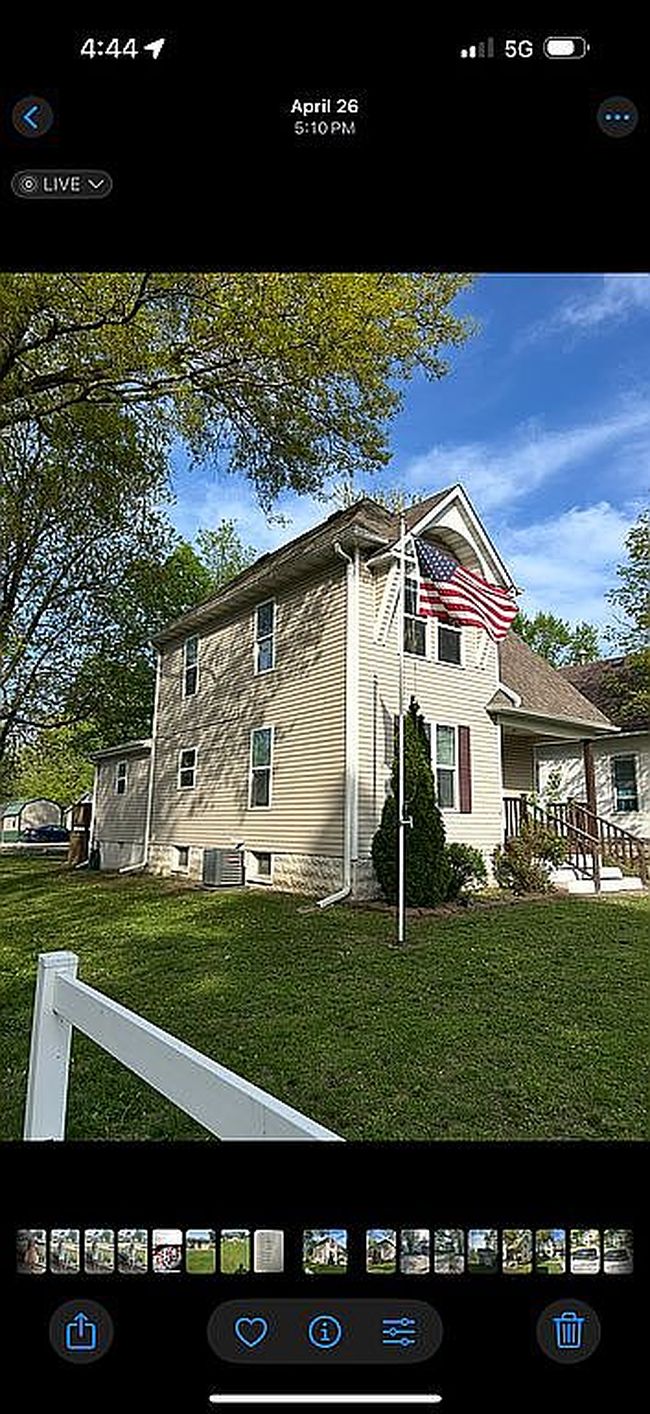 Photo of 215 S Oak St