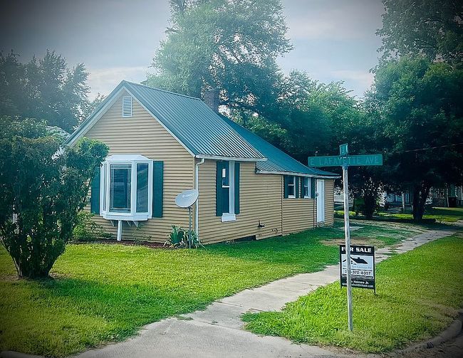 Photo of 356 E Lafayette Ave, Jacksonville, IL