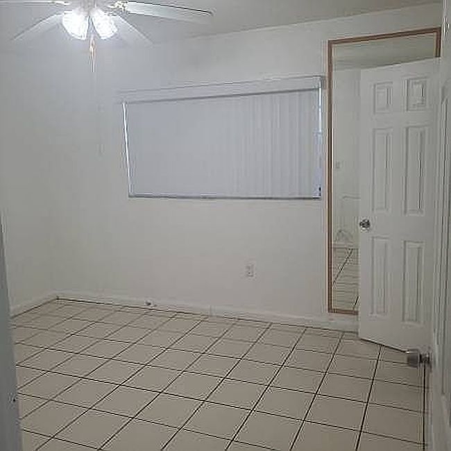Image of 1275 W 35th St