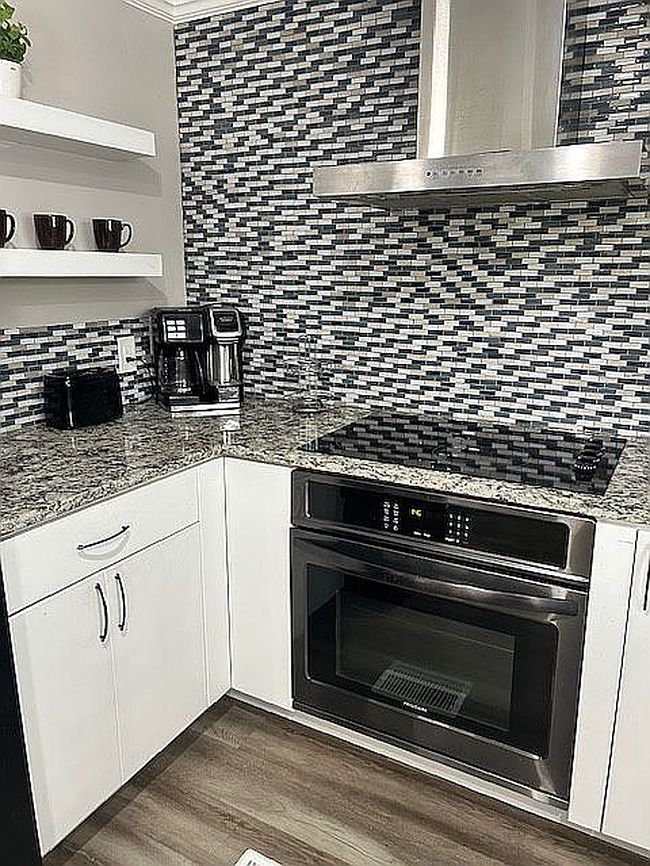 Image of 143 E Caribbean