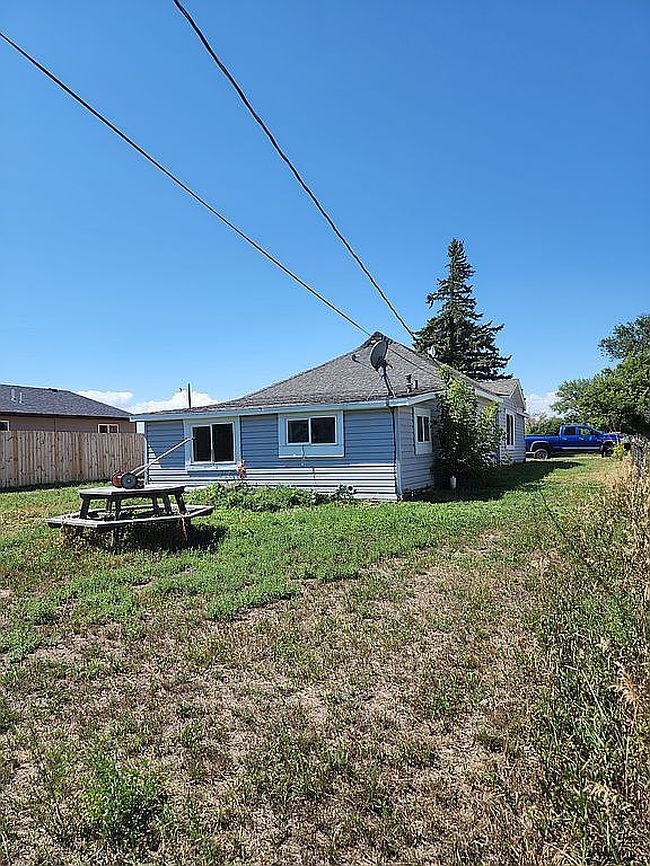 Photo of 621 S Elm St, Lusk, WY