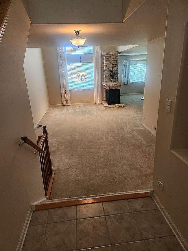 Photo of 247 Lillian Ct, Geneva, IL