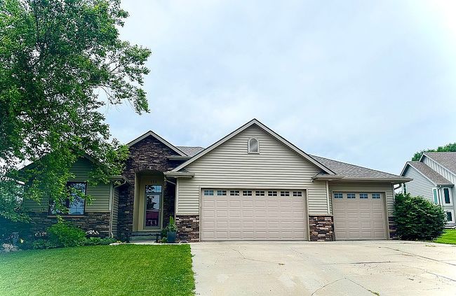 Photo of 505 Joan Cir, Yutan, NE