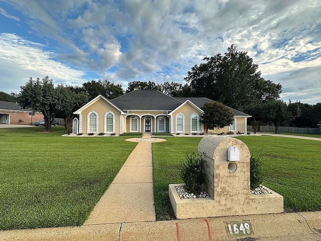 Image of 1649 Medlar Dr