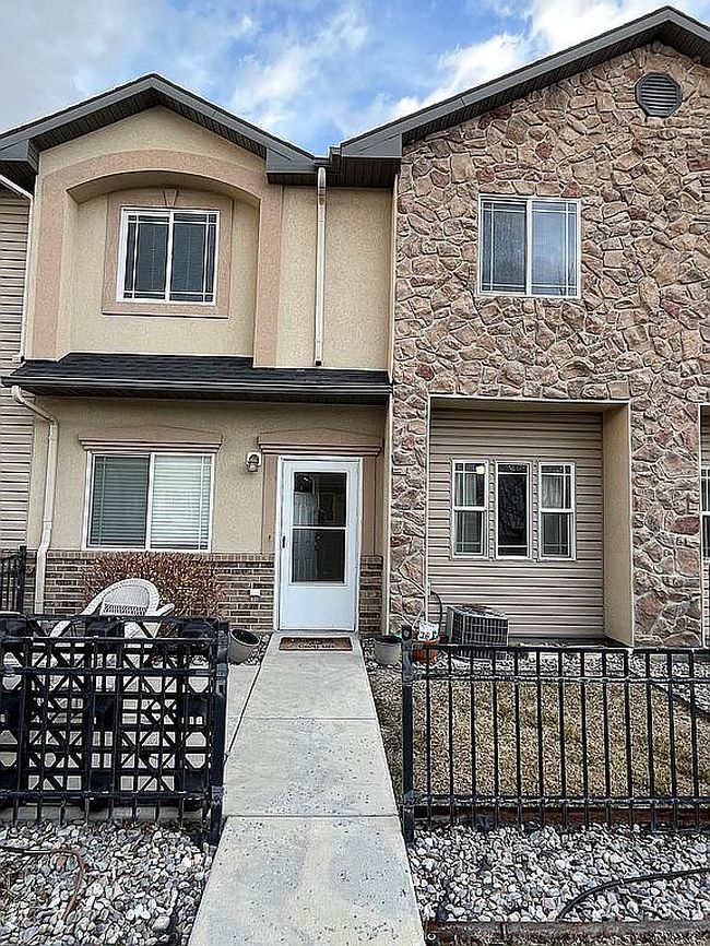 Image of 1490 N 462 W #104