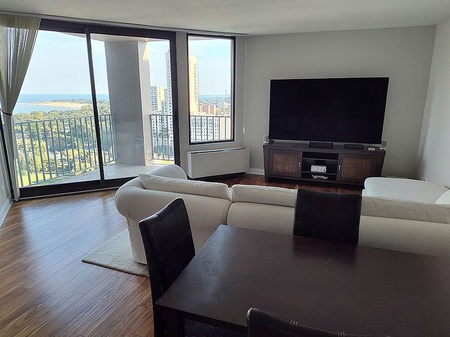 Preview of property located at 5320 N Sheridan Rd Apt 2403