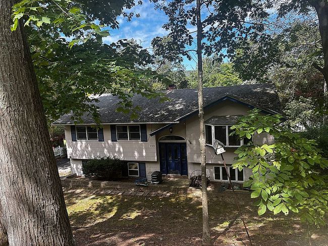 Photo of 135 E Shore Rd