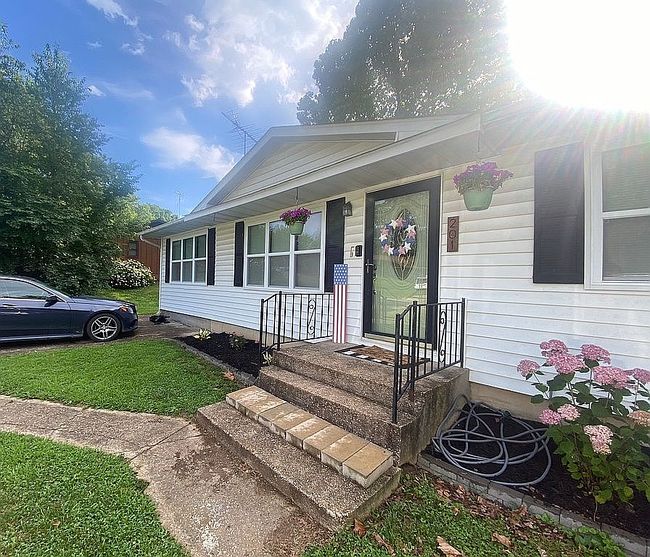 Photo of 201 S Hill Dr