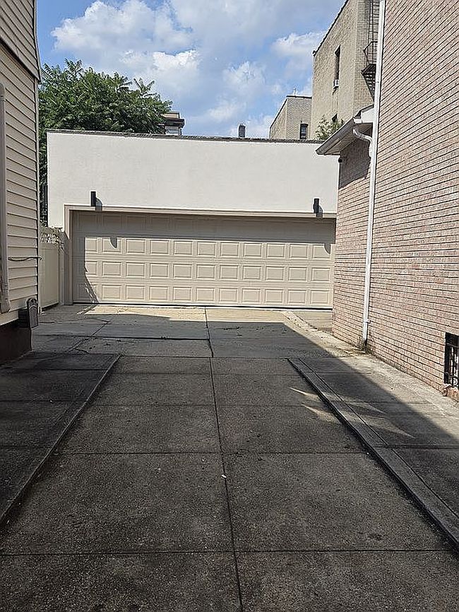 Image of 225 73rd St