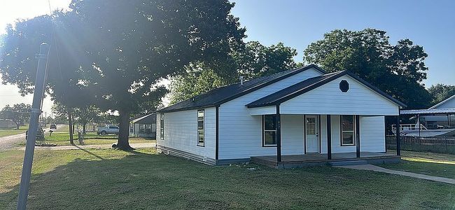 Photo of 417 S Burnet St, Bremond, TX