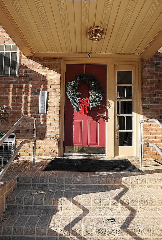 Photo of 6 Banyan Wood Ct, Essex, MD