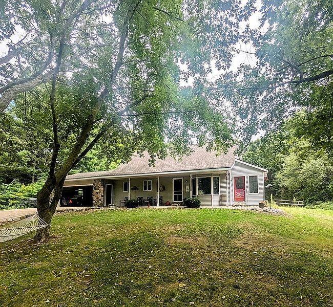 Photo of 9760 104th Ave