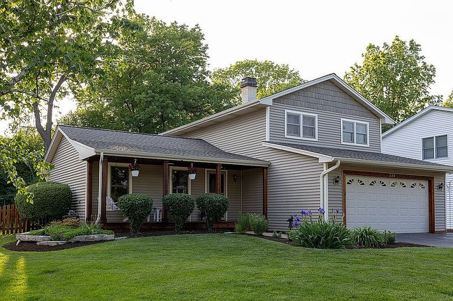 Photo of 324 Oakmont Dr, Bartlett, IL
