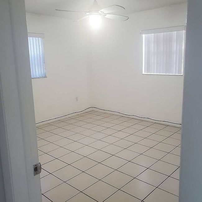 Image of 1275 W 35th St