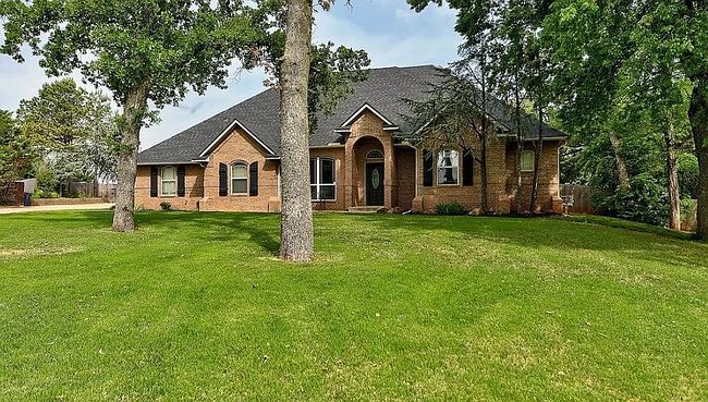 Photo of 701 Chippingham Ln, Blanchard, OK