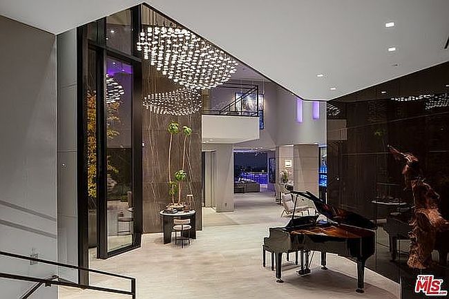 Photo of 1426 Summitridge Dr, Beverly Hills, CA