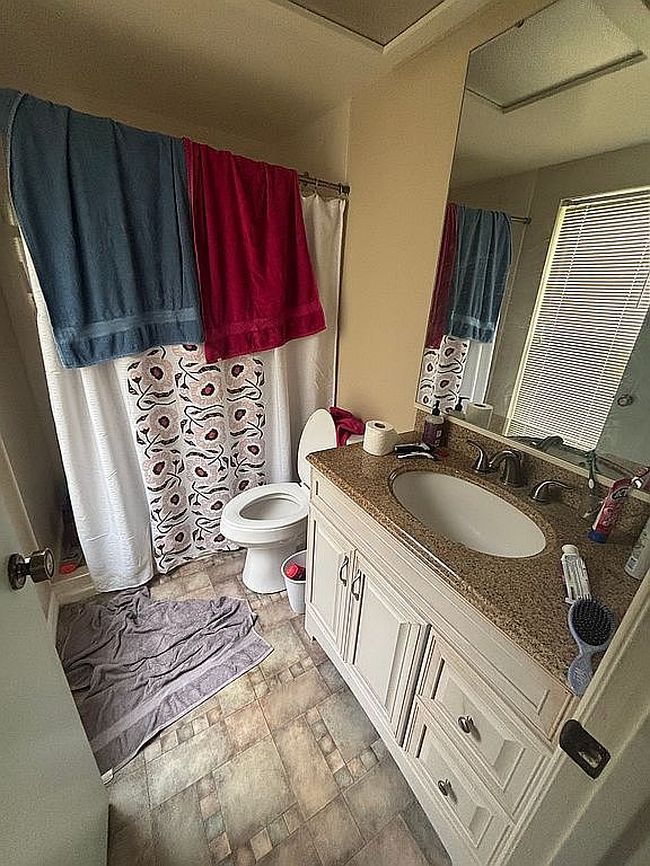 Photo of 305 Ridgewood Dr, Fruitland Park, FL
