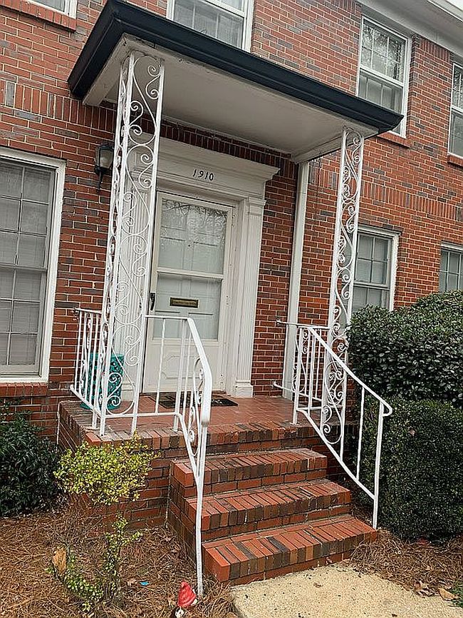 Image of 1910 Laurel Rd