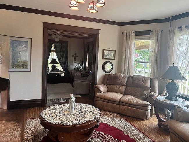 Image of 304 Locust St
