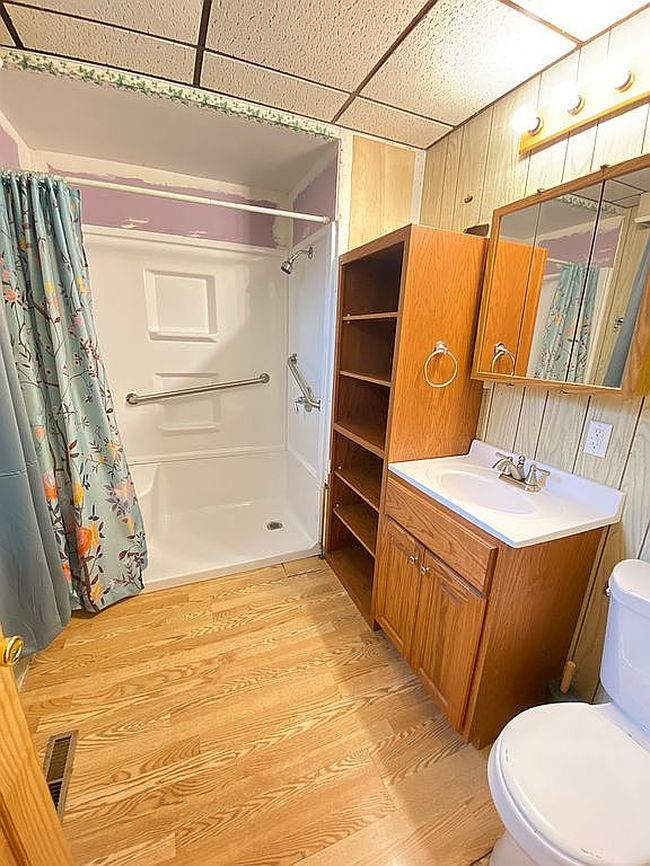 Photo of 300 S Pine St, Riceville, IA