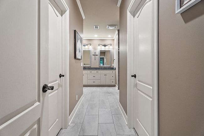 Image of 2906 Versailles Pl