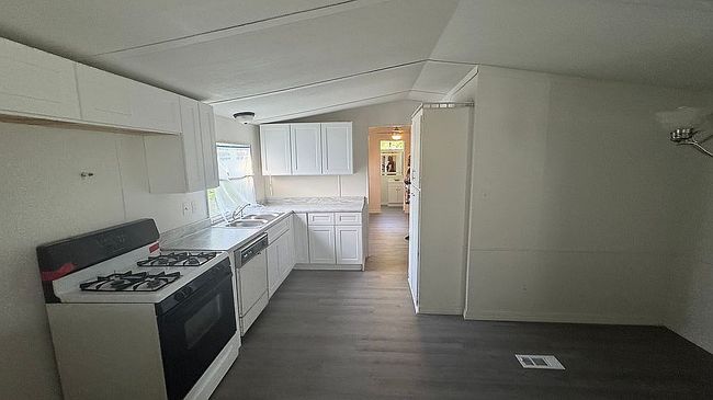 Additional photo 2 of property located at 828 S Choctaw Ave