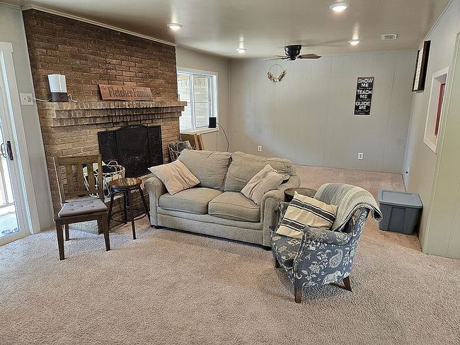 Photo of 202 Hillside Dr, Athens, TX