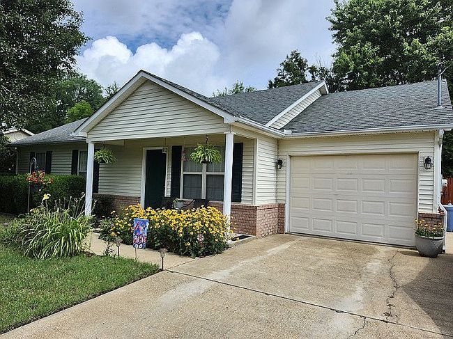 76 Village St, Dyersburg, TN