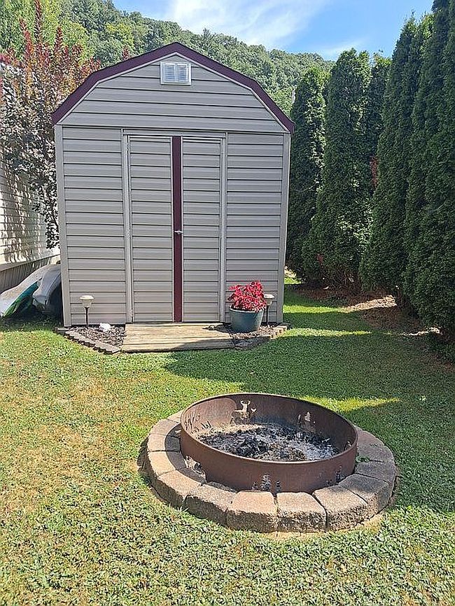 Photo of 150 River Valley Rd, Irvine, PA