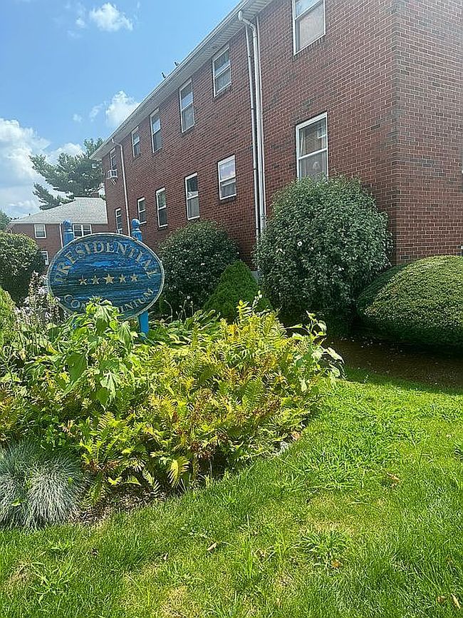 Photo of 33 Montvale Ave Apt 2, Woburn, MA