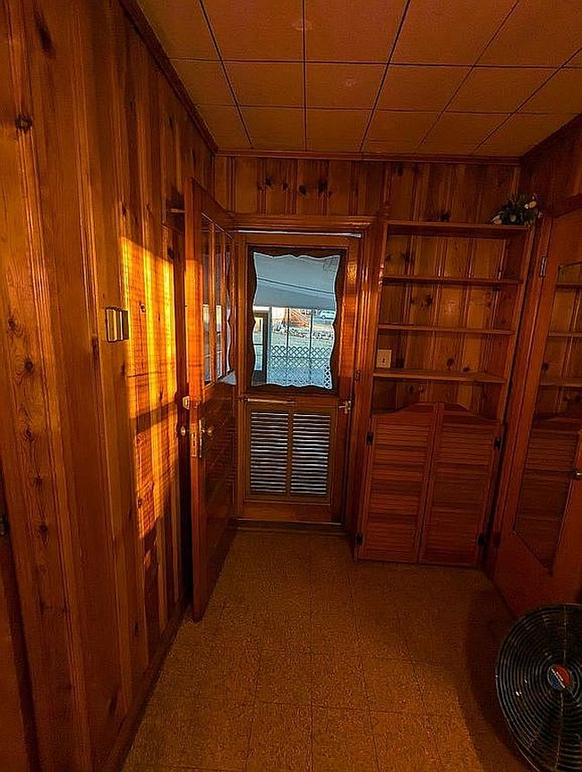 Additional photo 3 of property located at 620 E 21st St