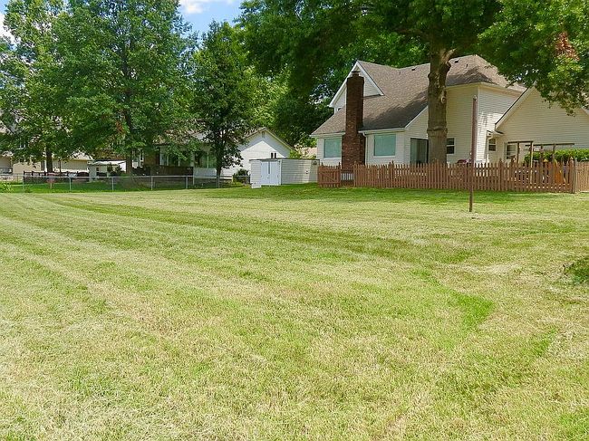 Photo of 1005 Johnston Dr, Raymore, MO