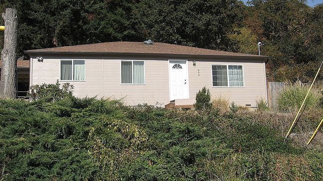 Photo of 944 Nw Hill Ave, Roseburg, OR