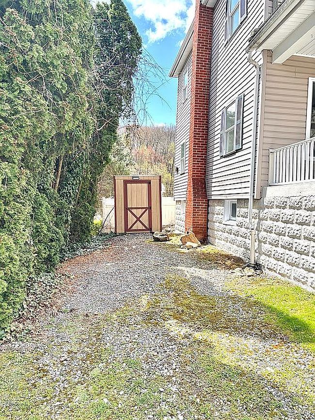 Image of 87 N Pine St
