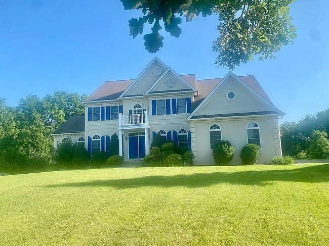Photo of 3411 Stone Gate Dr, Center Valley, PA