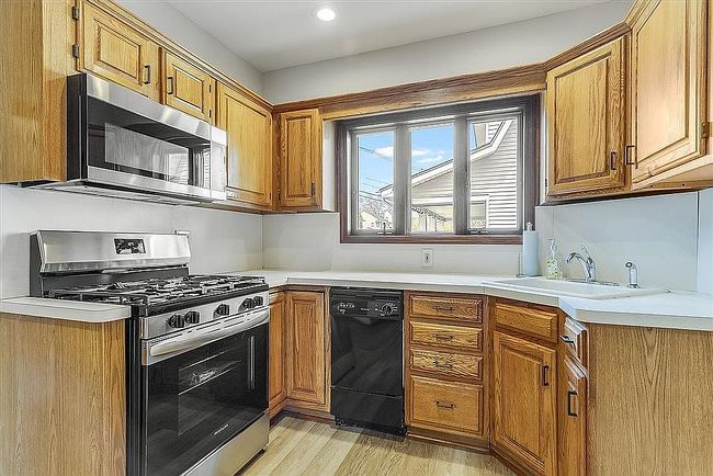 Image of 143 Parmelee Ave
