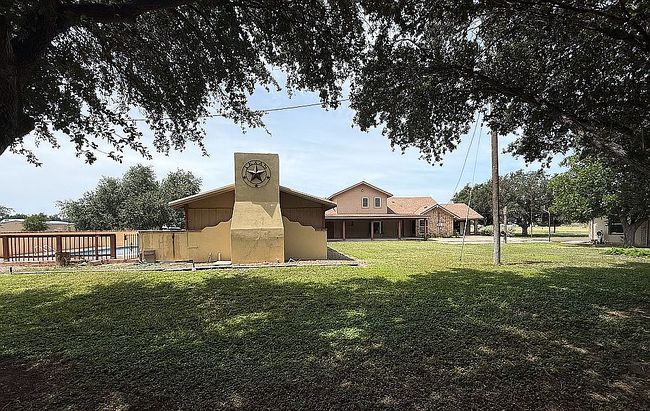 321 E Expressway 83, Penitas, TX