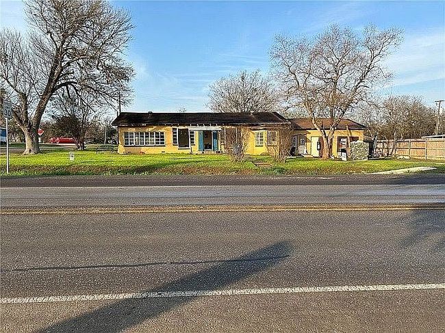 Photo of 402 N Nixon Ave