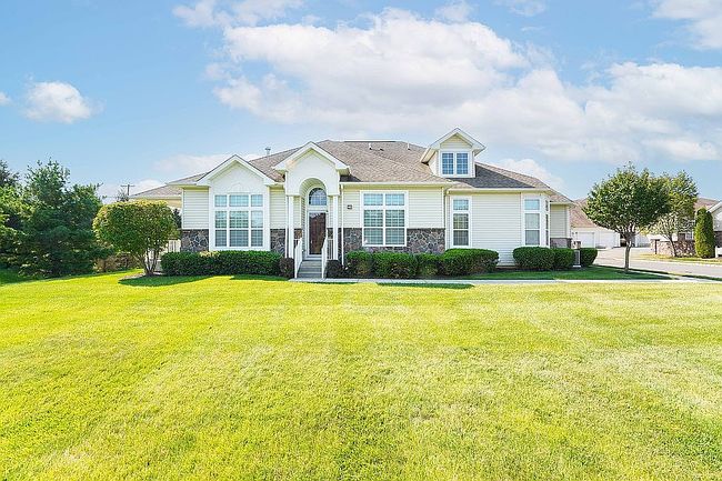 Photo of 1402 Schindler Dr N, Monmouth Junction, NJ