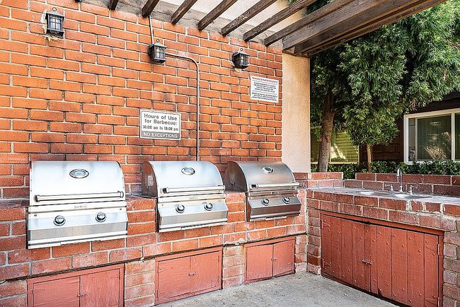 Photo of 5349 Newcastle Ave, Encino, CA