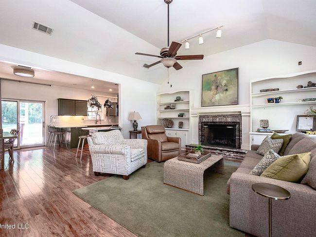 Photo of 220 Lakeshore Dr, Madison, MS