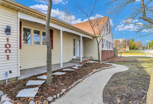 Image of 1001 S Mattis Ave