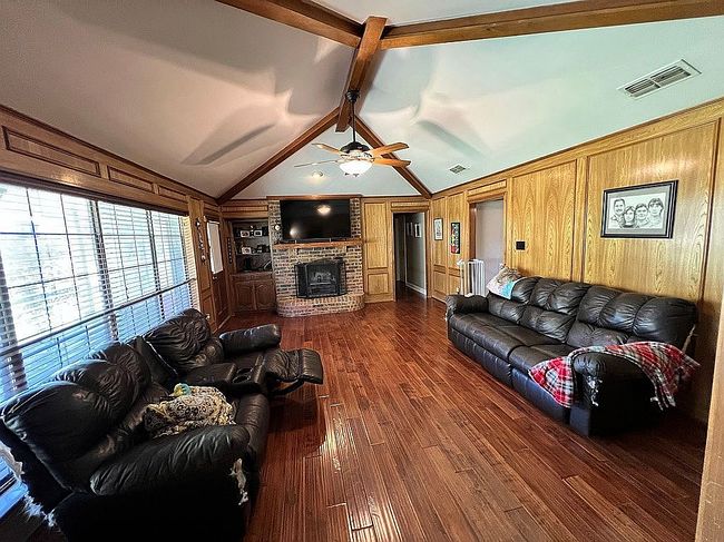 Additional photo 2 of property located at 3410 Oak Tree Ln