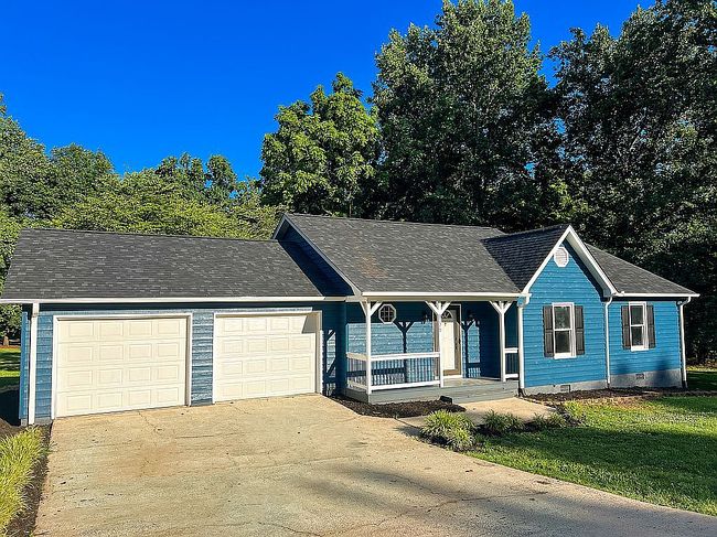 Photo of 1276 Hidden Creek Cir, Hickory, NC