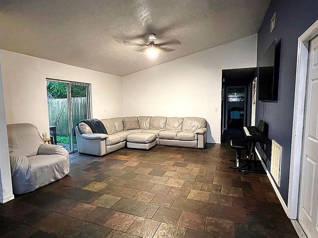 Image of 613 13th Ave W