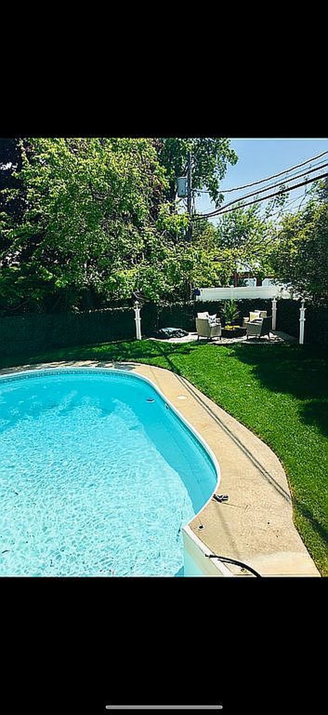 Photo of 690 Park Ln, Woodmere, NY