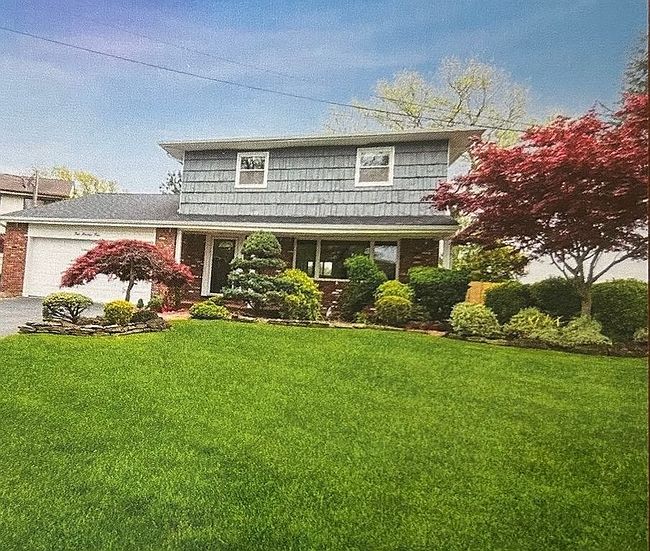 Photo of 404 Club Ct, Oceanside, NY