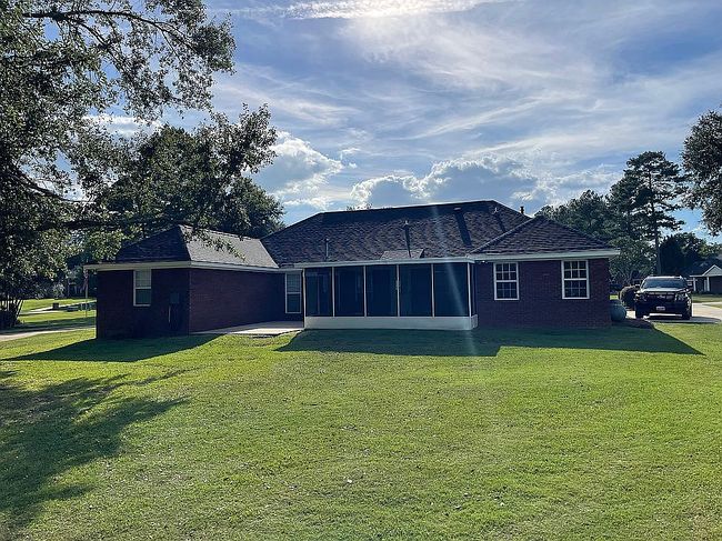 Image of 121 Willow Lake Dr